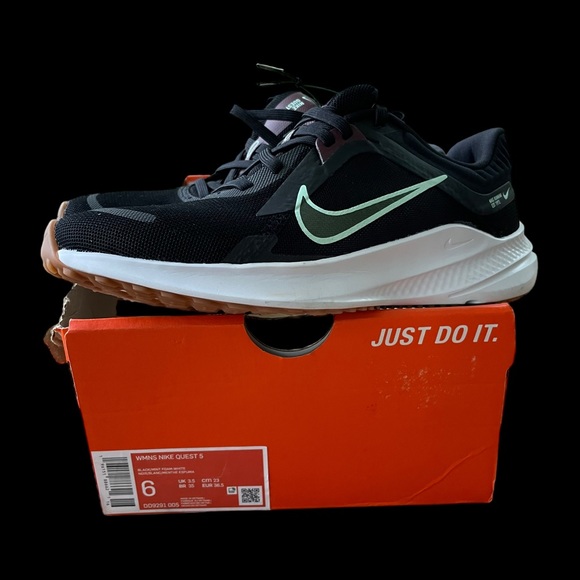 Nike Shoes - New Nike Quest 5 black/mint foam size 6